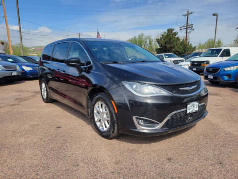 2020 Chrysler Pacifica for sale at BERKENKOTTER MOTORS in Brighton CO