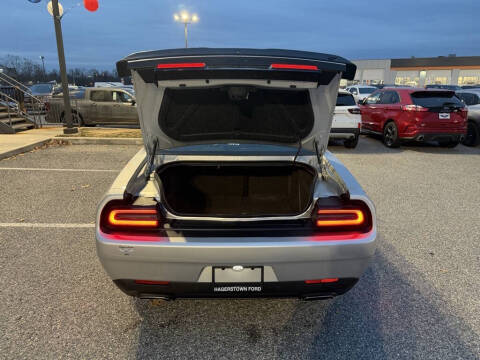 2021 Dodge Challenger SXT
