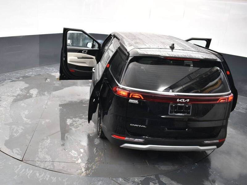 2024 Kia Carnival EX