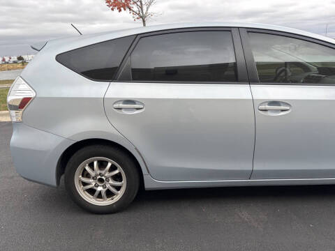 2014 Toyota Prius v Two