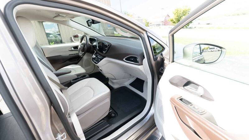 2017 Chrysler Pacifica Touring-L