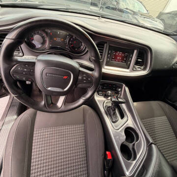 2017 Dodge Challenger SXT