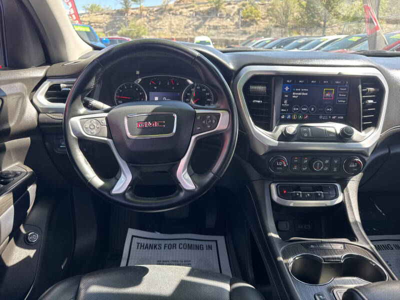 2023 GMC Acadia SLT