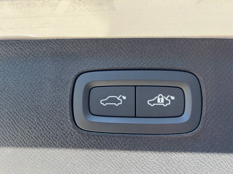 2025 Volvo XC90 B5 Plus Bright Theme 7P