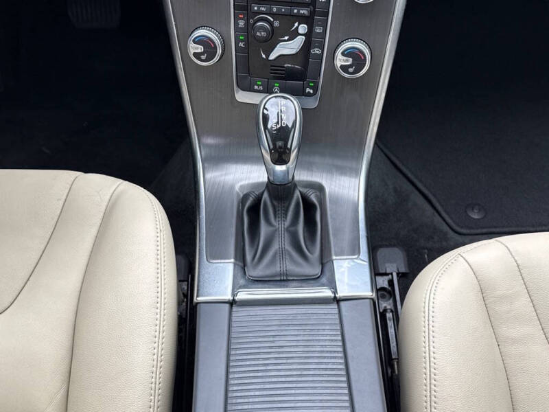 2016 Volvo XC60 T6 Drive-E