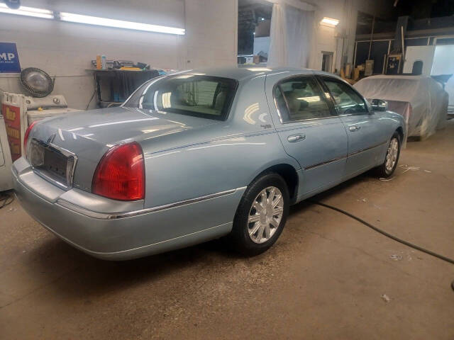 2009 Lincoln Town Car for sale at Down River Motor Sales in Allen Park, MI