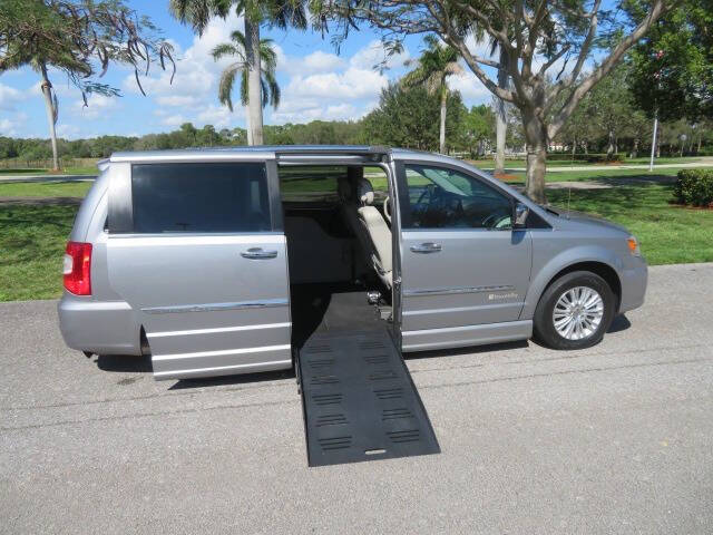 2013 Chrysler Town and Country Limited