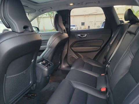 2025 Volvo XC60 B5 Ultra Dark Theme