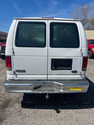 2005 Ford E-Series E-350 SD