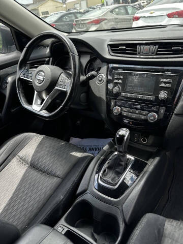 2017 Nissan Rogue SV
