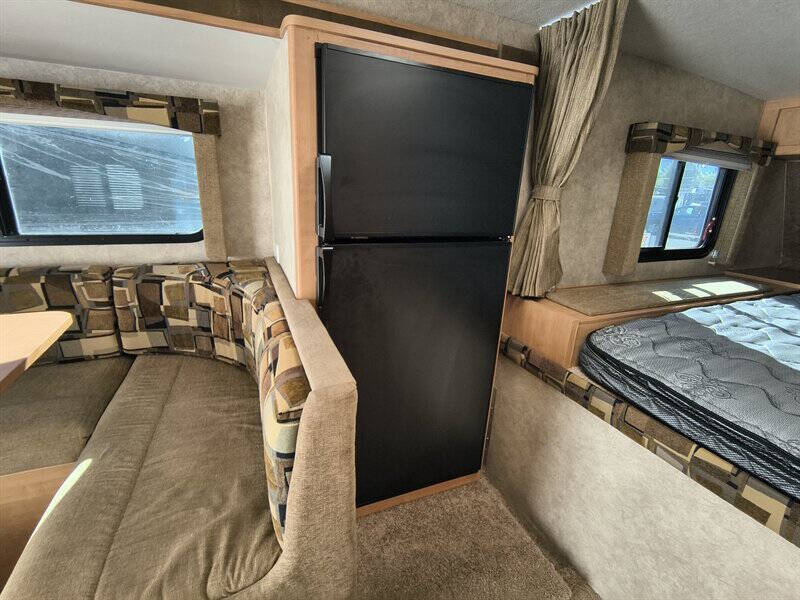 2015 Adventurer 86SBS