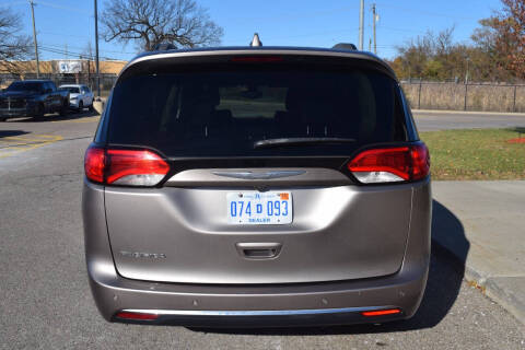 2017 Chrysler Pacifica Touring-L