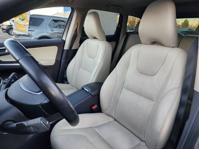 2016 Volvo XC60 T6 Drive-E