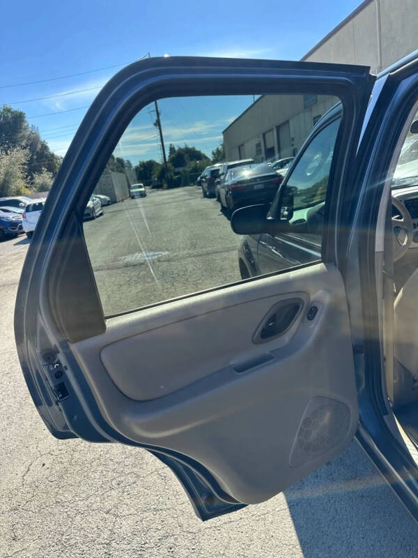 2005 Ford Escape XLT