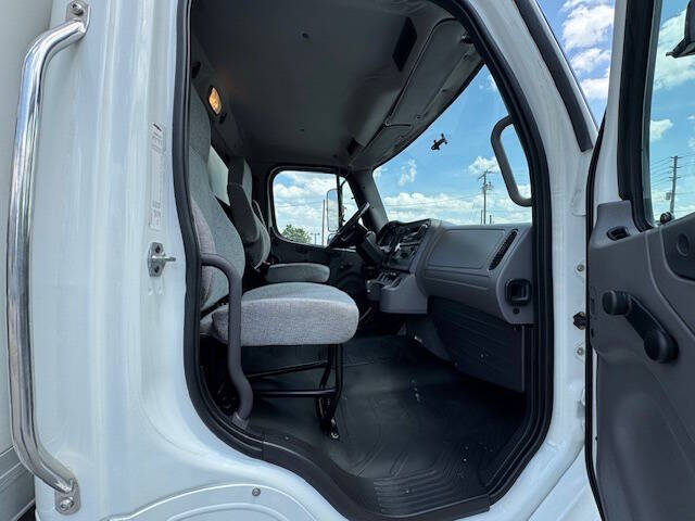 2017 Freightliner M2 106
