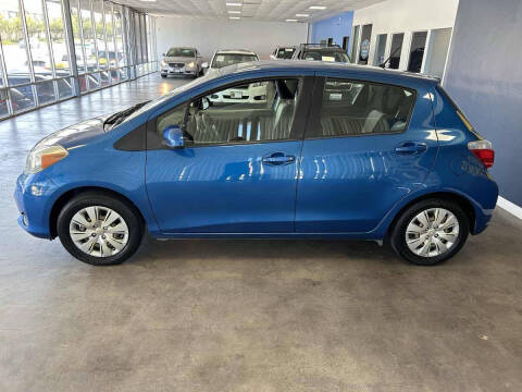 2012 Toyota Yaris 5-Door LE