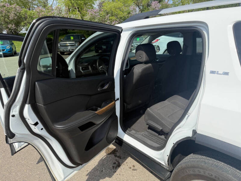 2017 GMC Acadia SLE-2