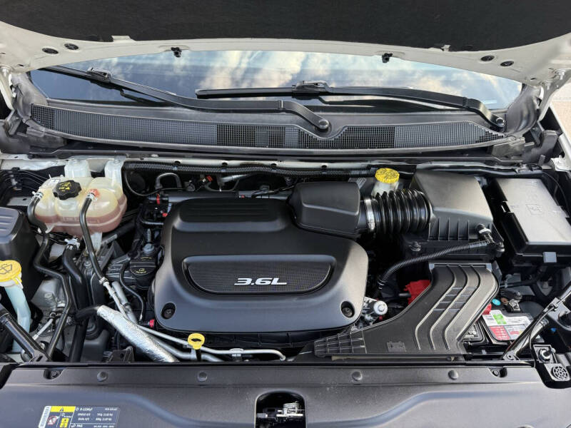 2017 Chrysler Pacifica Touring-L