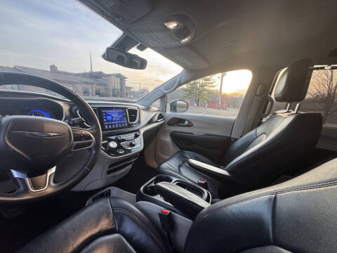 2017 Chrysler Pacifica Touring-L