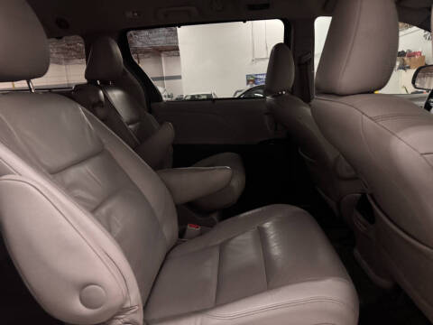 2016 Toyota Sienna XLE Premium 8-Passenger