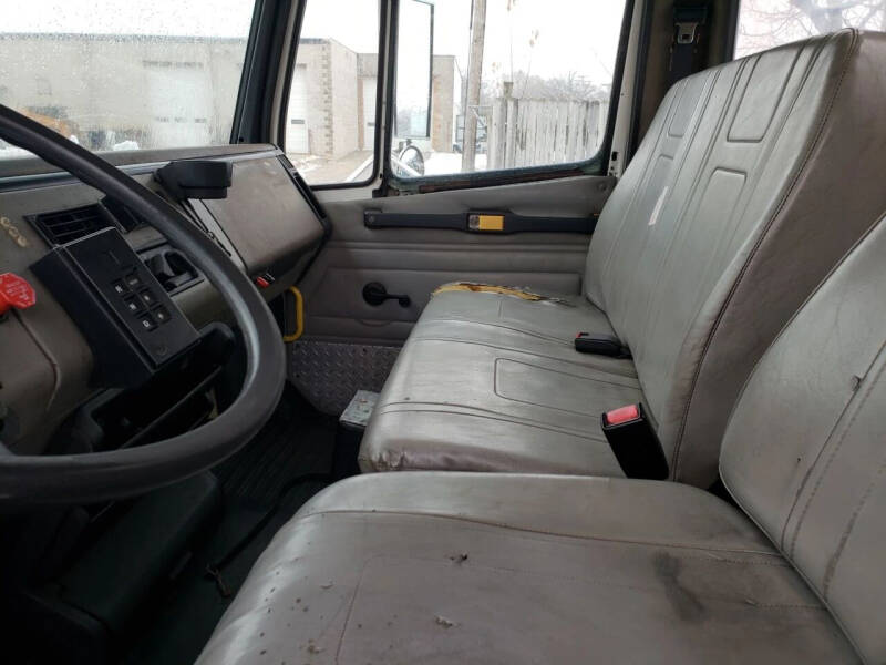 2001 Freightliner FL80