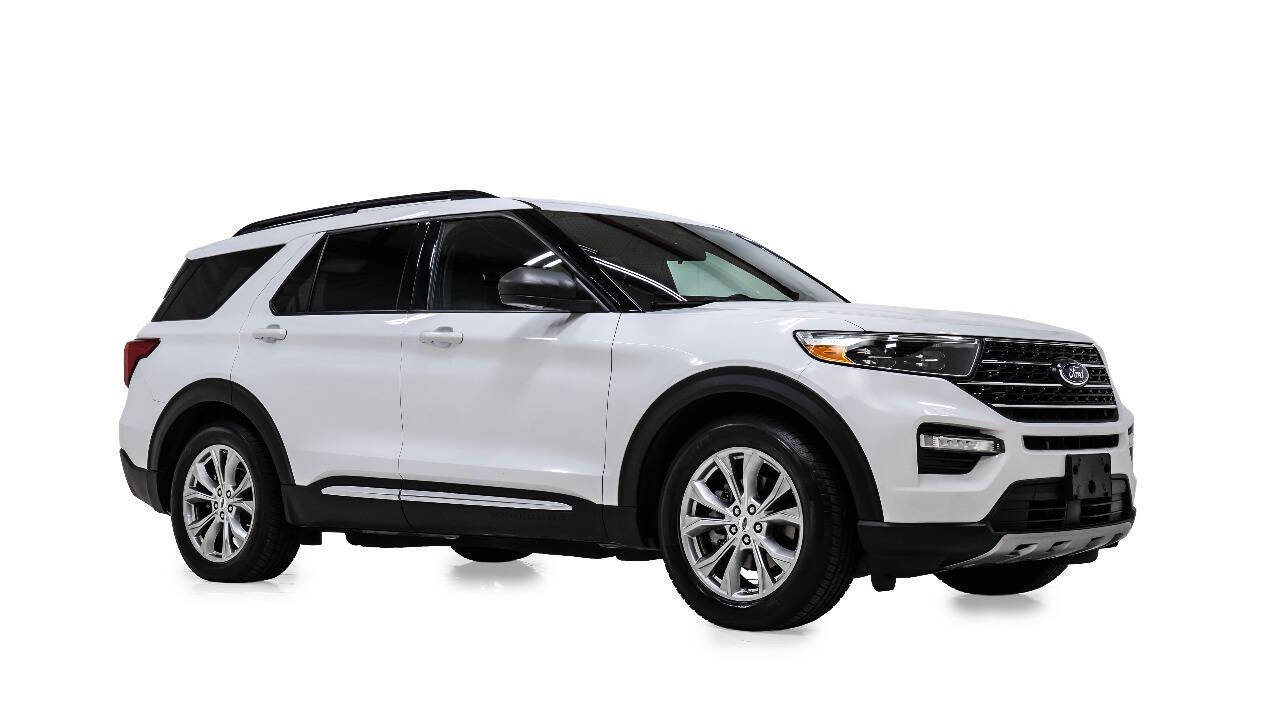 White 2020 Ford Explorer XLT XLT 4dr SUV 1