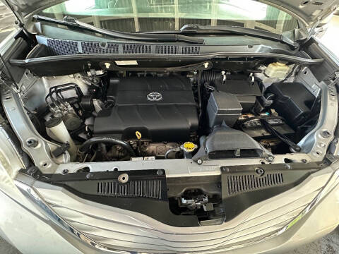 2015 Toyota Sienna LE 8-Passenger