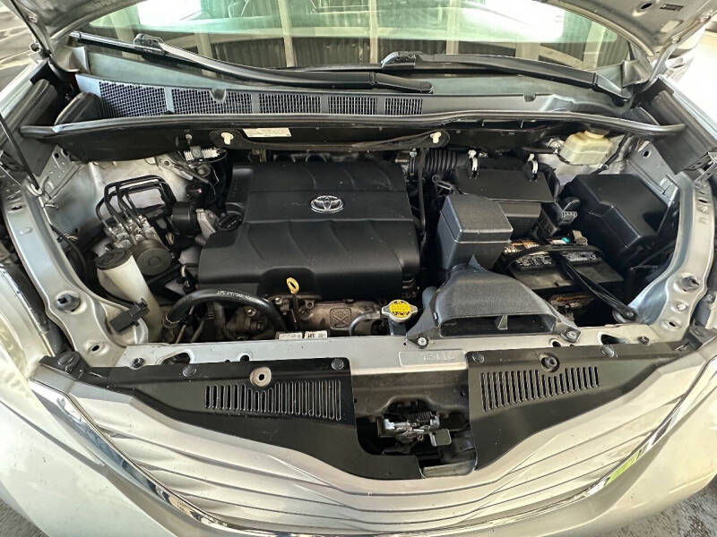 2015 Toyota Sienna LE 8-Passenger