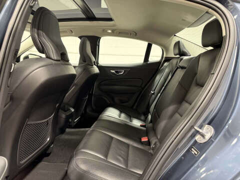 2024 Volvo S60 B5 Plus Dark Theme