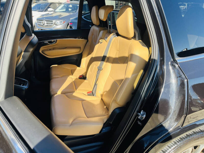 2016 Volvo XC90 T6 Momentum