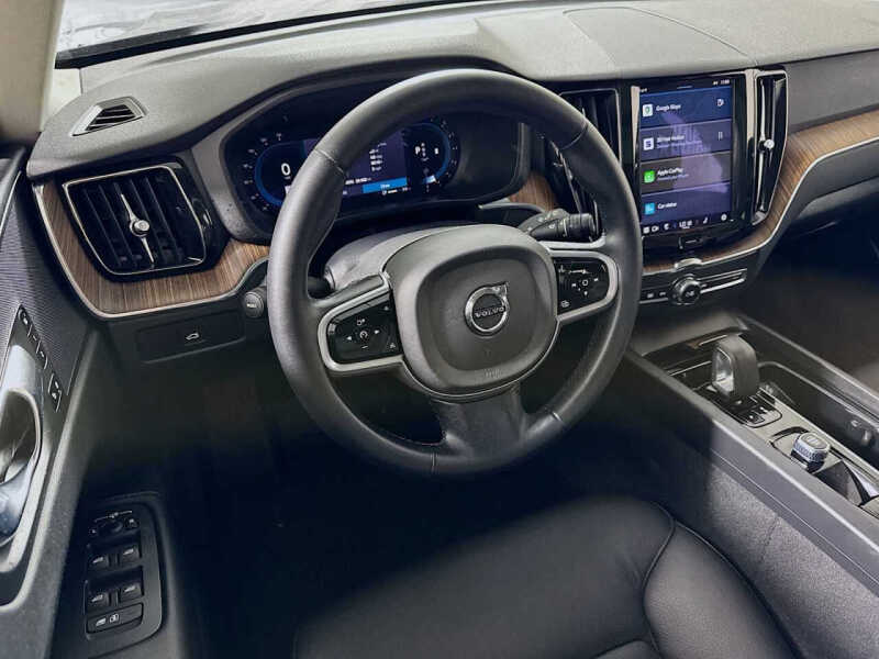 2023 Volvo XC60 B5 Plus Dark Theme