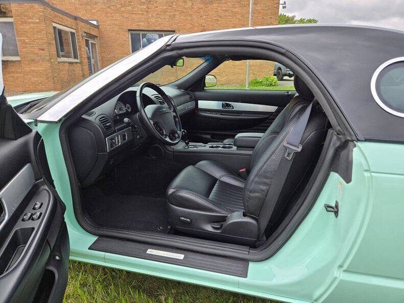 2004 Ford Thunderbird Deluxe