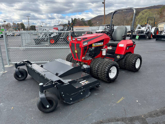 Steiner 450 Articulating Tractor Image