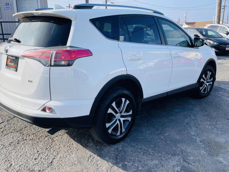 2018 Toyota RAV4 LE