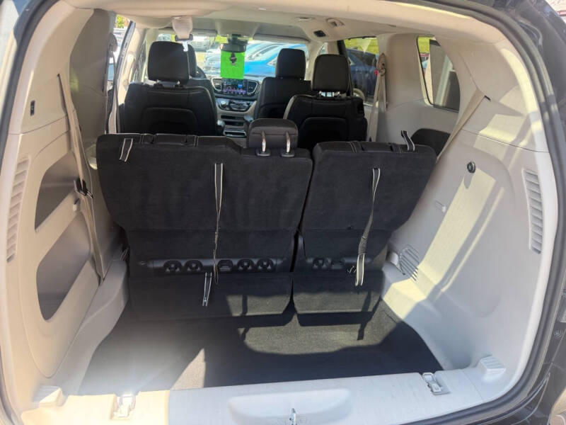 2022 Chrysler Pacifica Touring L