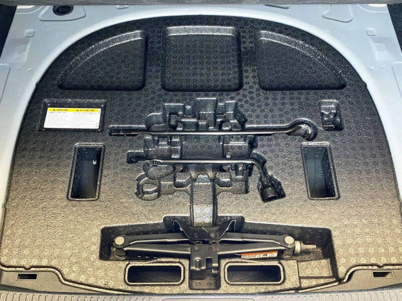 2022 Toyota Camry Hybrid XLE