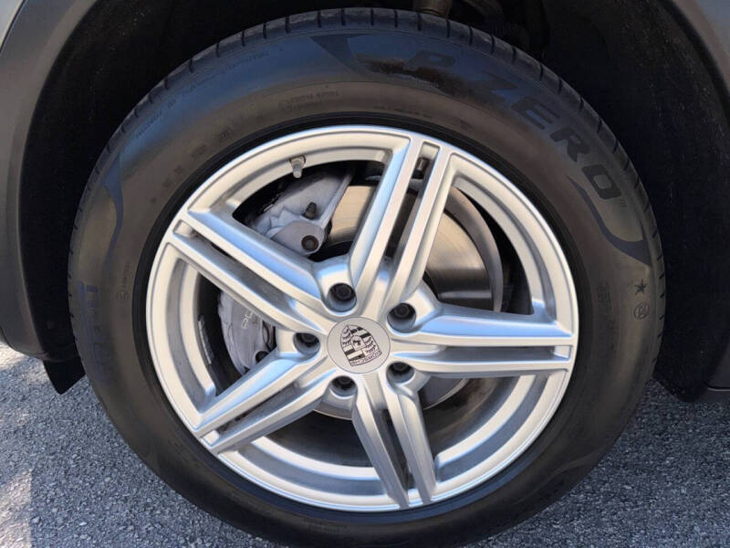 2017 Porsche Cayenne Platinum Edition