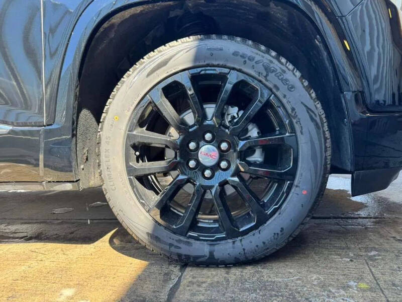 2022 GMC Acadia Denali