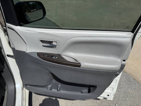 2015 Toyota Sienna XLE 8-Passenger