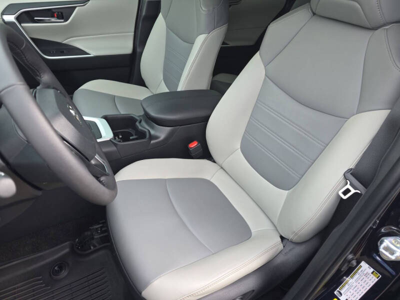 2024 Toyota RAV4 Hybrid XLE Premium