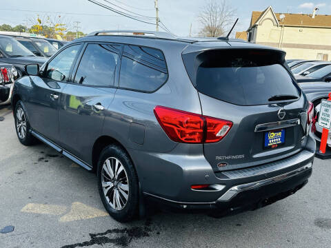 2017 Nissan Pathfinder SL