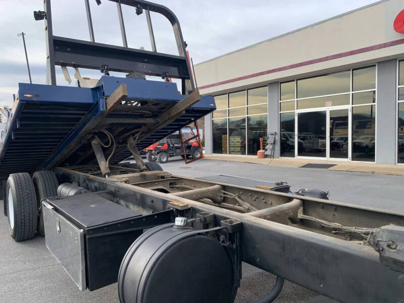 2017 Freightliner M2 106