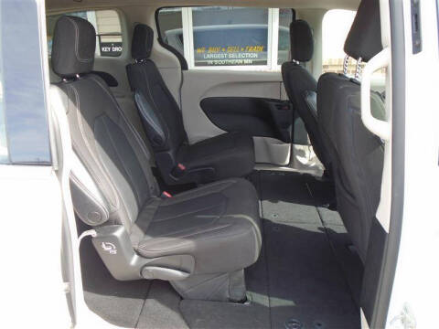 2022 Chrysler Voyager LX