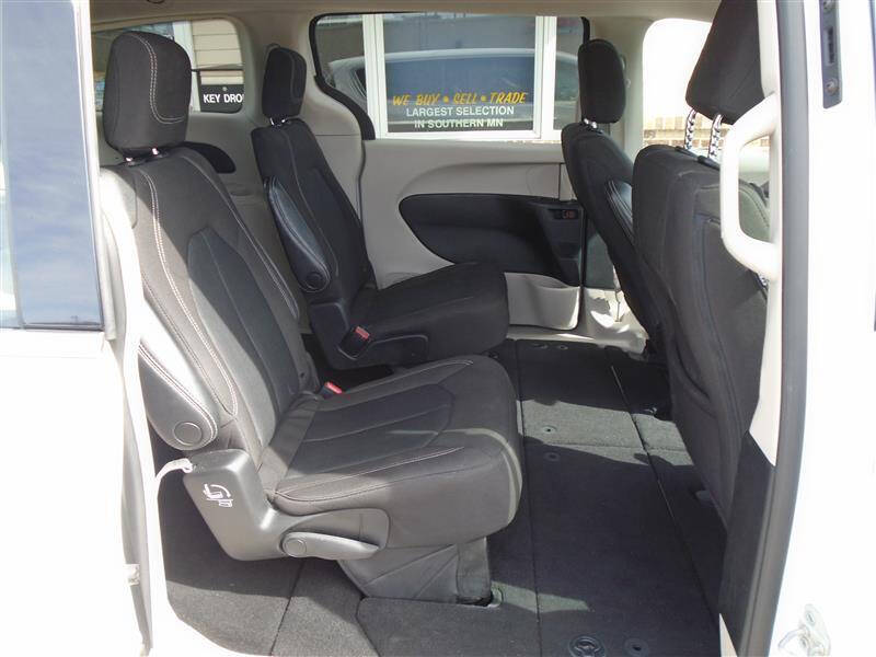 2022 Chrysler Voyager LX