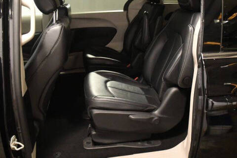 2024 Chrysler Pacifica Plug-In Hybrid Select