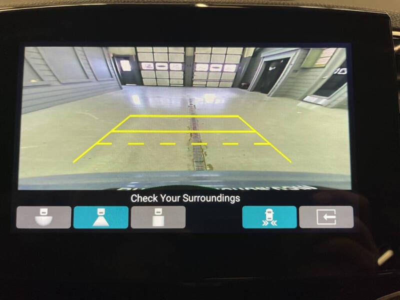 2022 Honda Pilot Touring w/Rear Captain's Chairs