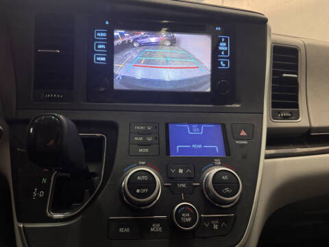 2016 Toyota Sienna XLE Premium 8-Passenger