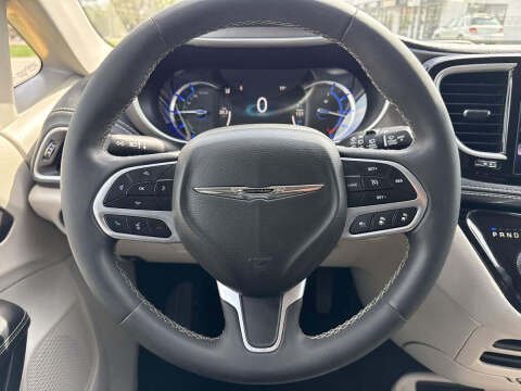 2022 Chrysler Pacifica Hybrid Touring L