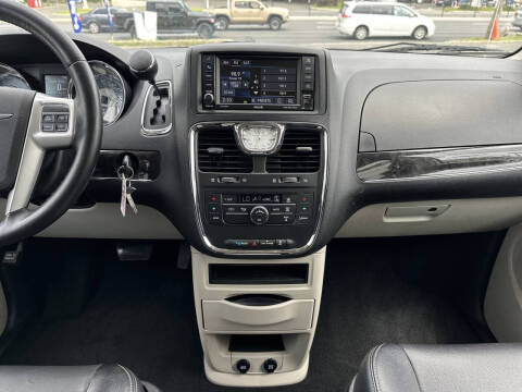2014 Chrysler Town and Country Touring