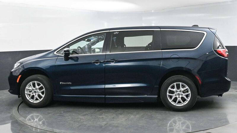 2024 Chrysler Pacifica Touring